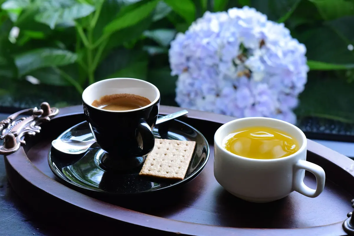 Coffee vs Tea for Afternoon Tea: How to Choose the Right Drink